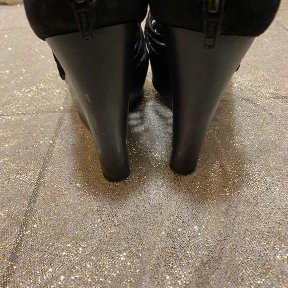 BCBG Rick Jet Black Wedge Heels, Women Size 8 (US) - Picture 4 of 4